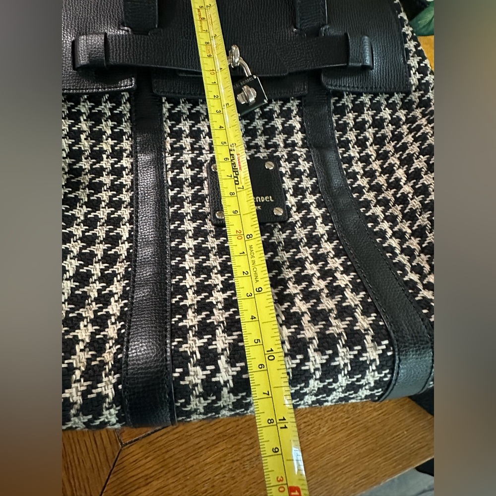 Beautiful 2018 Henri Bendel Houndstooth Jetsetter Convertible Tweed Backpack EUC - Picture 10 of 10